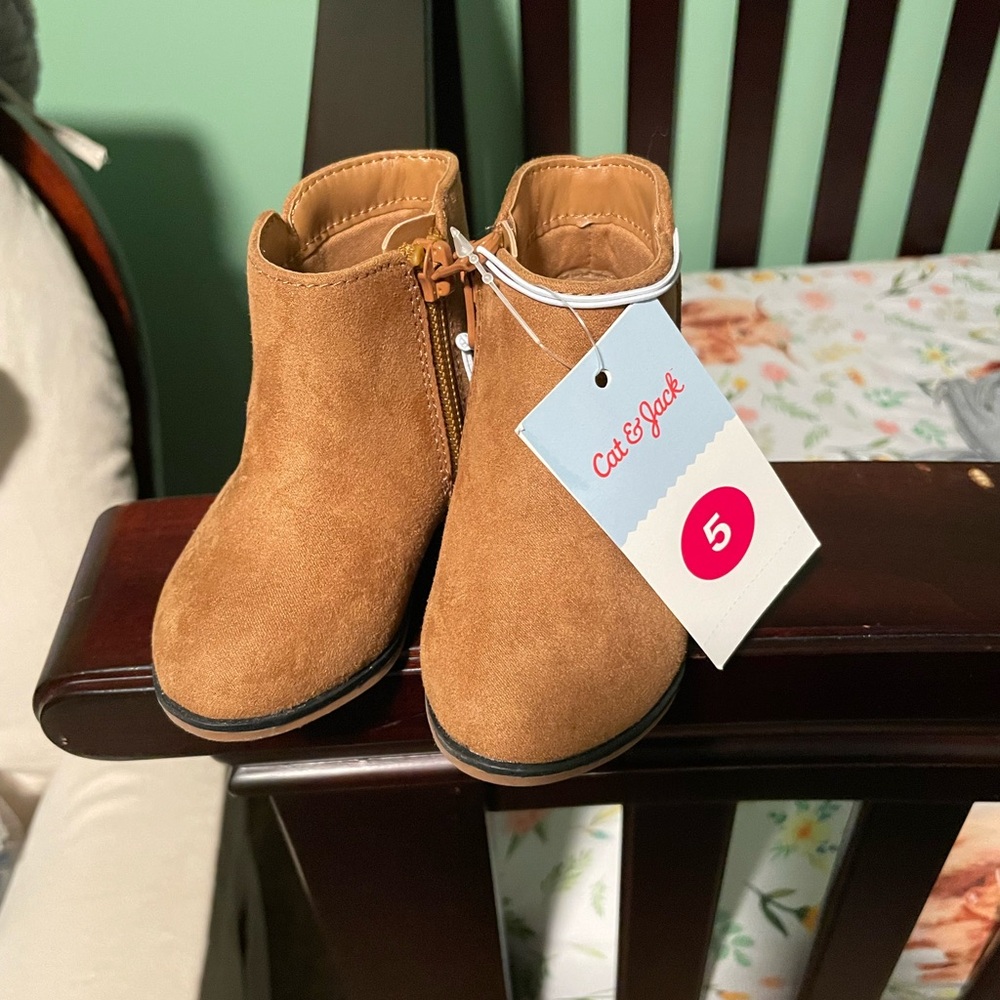 Cat & Jack Boots- Size 5